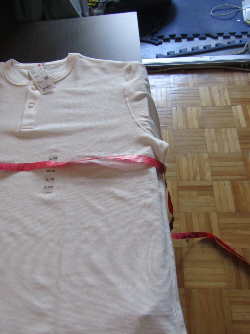 Uniqlo Dry waffle Henley neck Short - Sleeve T-Shirt - XL - Picture 5 of 6